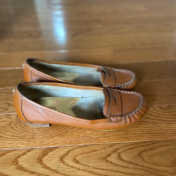Preowned MK 7.5 women’s loafers - Picture 2 of 6
